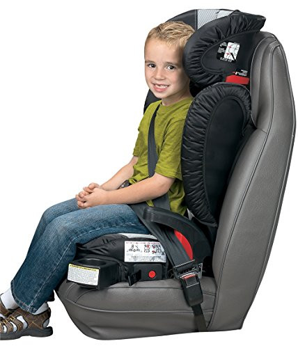 Cách thắt dây an toàn đúng là phần dây bụng phải vòng qua đùi trên chứ không phải vòng qua bụng và dây vai phải giữ được phần ngực chứ không phải cổ. Trẻ dưới 12 tuổi không được ngồi ghế trước mà phải ngồi ghế sau. Ghế ngồi cho em bé không bao giờ được đặt gần vị trí của túi khí. (Nguồn ảnh: Today)