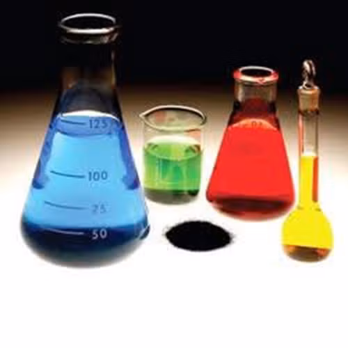 Các loại tạp chất hóa chất như muối chrome, bari, selen khi nhiều hơn một lượng nhất định nào đó là đã có thể gây chết người. Các loại crom hóa trị 6, florua và thủy ngân có thể lọt vào trong nước từ nhiều nguồn khác nhau. Ngoại trừ vi sinh vật thì hóa chất chính là thủ phạm lớn nhất gây ô nhiễm nước. 