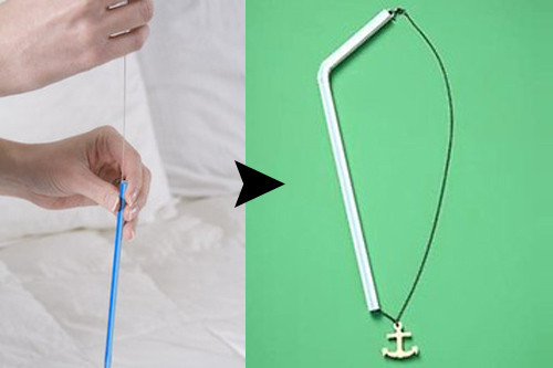Bạn chỉ có vài phút buổi sáng để mặc đồ và chọn phụ kiện nhưng những sợ dây chuyền cứ rối tung lên. Không sao, chỉ cần xỏ dây chuyền qua ống hút là xong.