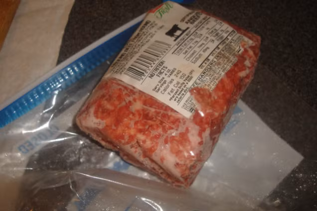 Khi được rã đông trong ngăn mát, những thực phẩm như thịt xay, hải sản vẫn bảo đảm an toàn và giữ được chất lượng thêm 1-2 ngày nữa, nếu là thịt nguyên miếng thì có thể bảo quản thêm 3-5 ngày nữa ở ngăn mát. Nếu không chế biến thì thực phẩm rã đông trong ngăn mát vẫn có thể cấp đông lại mặc dù sẽ bị giảm chất lượng một chút. 