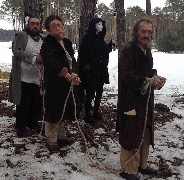 Nhưng lớn lên Adam anh đã trở thành người dẫn chương trình TV và một chiến dịch viên vì những người dị hình. Anh từng được mời đóng phim bên cạnh một số ngôi sao nổi tiếng 