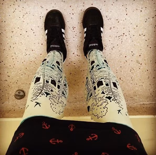 Một cách kết hợp chân giả với trang phục trông rất hợp tông.