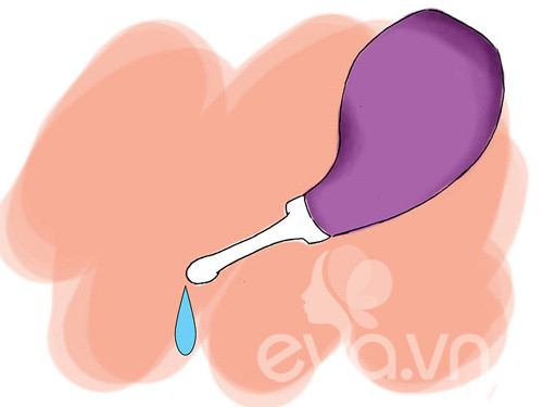 Nhưng một nghiên cứu mới của Học viện quốc gia về khoa học sức khỏe môi trường tại Hoa Kỳ lần đầu tiên đã phát hiện ra bệnh ung thư buồng trứng có liên quan chặt chẽ đến thói quen mà rất nhiều phụ nữ dù ít dù nhiều đã từng làm là đưa nước hoặc dung dịch vệ sinh vào bên trong vùng kín để vệ sinh. 