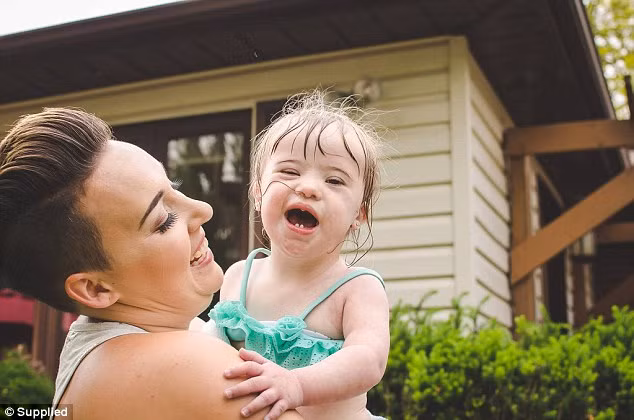 Mặc dù hình ảnh và suy nghĩ trên blog đều là những thông điệp đầy tình cảm cho thấy cô luôn lạc quan và vui vẻ nhưng mới đây cô đã thực sự thú nhận những bí mật thầm kín nhất của một bà mẹ đặc biệt khi phải chăm sóc một đứa trẻ khuyết tật.