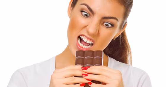 Vậy làm gì để thoát khỏi sự ám ảnh với đồ ăn. Chỉ cần ăn những thực ăn giàu chất béo và đạm. Chế độ ăn low-carb cũng có mặt trái của nó vì carb cũng có vai trò của nó, nhất là đối với những ai người tập thể dục. Carb đưa glycogen vào trong cơ và nhanh chóng chuyển hóa thành năng lượng khi bạn cần.