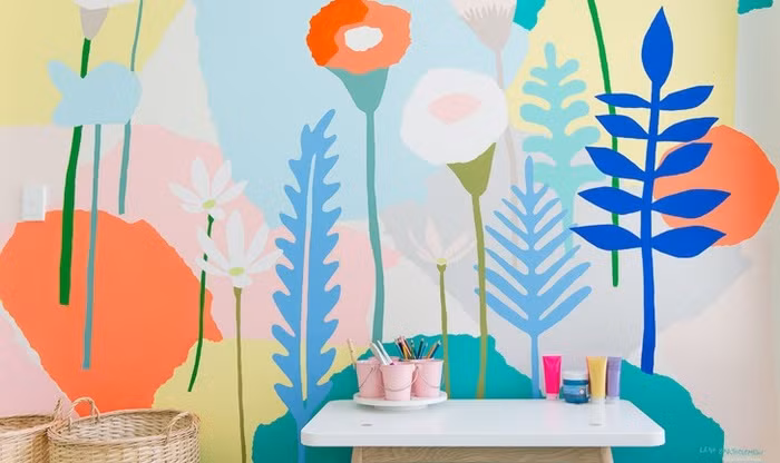 Mọi màu sắc đều có ý nghĩa và tiếng nói riêng, mọi họa tiết hoa văn trên tường cũng mang lại nét đẹp, phong cách riêng cho không gian của bé. Với phòng của bé sơ sinh, bạn có thể chọn những màu sắc dịu dàng, không gian của bé sẽ nhẹ nhàng, đáng yêu hơn bao giờ hết. 