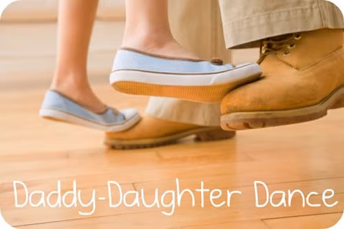 Dạy con khiêu vũ, chơi trò chơi.