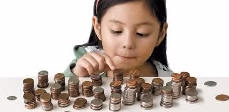 Không bao giờ là quá sớm khi bố dạy con gái tiền bạc.