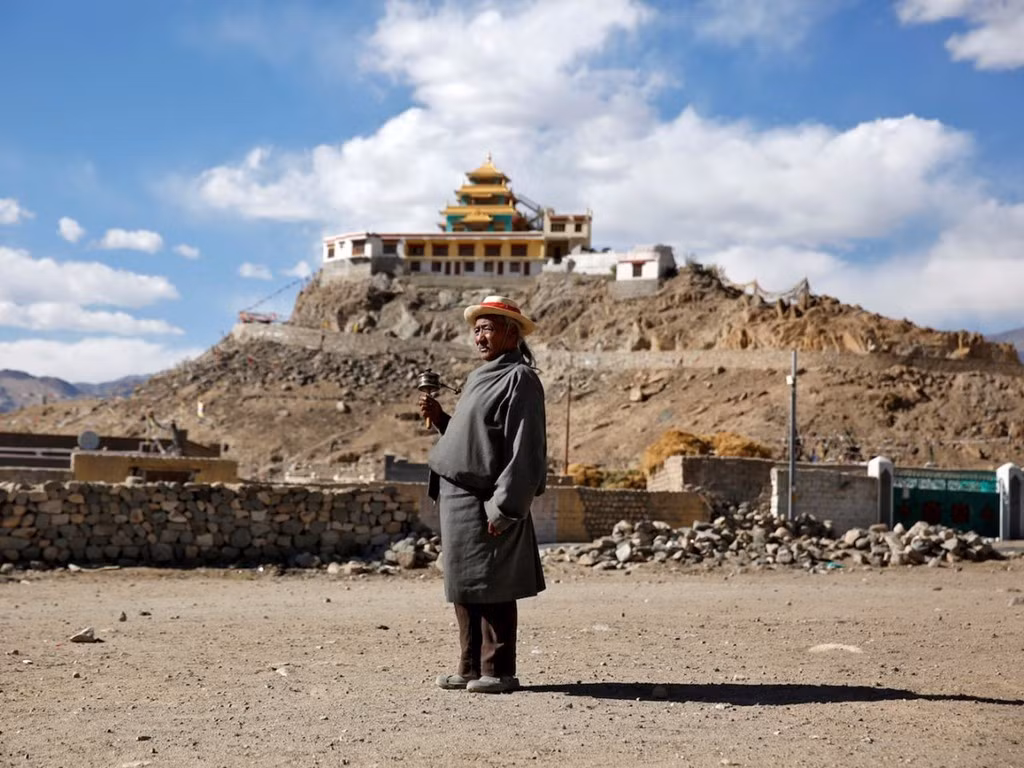 Tsering Dolma cho biết thị trấn đang dần có nhiều máy móc hơn, việc làm cho người dân giảm đi. 