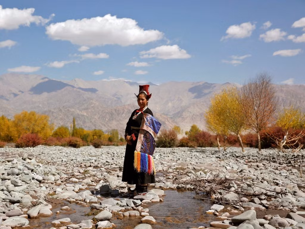 Tsewang Dolma cho biết nền văn hóa của cô đang dần mai một, rất ít người còn mặc trang phục truyền thống. 