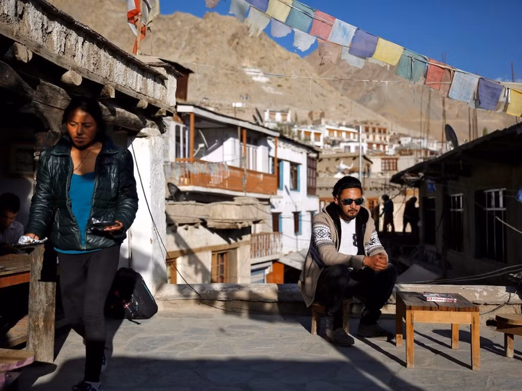 Nằm ở vị trí xa xôi hẻo lánh, Leh vẫn là một điểm du lịch nổi tiếng. Lượng khách đến Leh tăng dần trong những năm gần đây. 