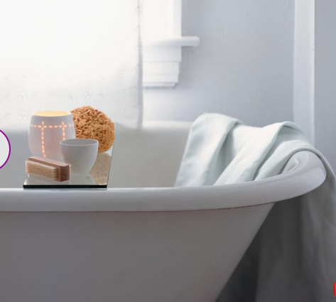 Nhà vệ sinh ở vị trí trung tâm căn nhà: Trung tâm căn nhà được coi là điểm cân bằng âm dương nên cần được để mở và thoáng. Tình huống này có thể hóa giải bằng cách trang trí nhà vệ sinh thật đẹp bằng nến, hoa hoặc xông tinh dầu, chiếu sáng tốt, đặt vài loại cây làm tốt không khí.