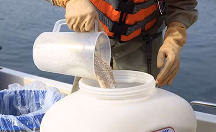 Những thùng chế phẩm được sản xuất theo đơn đặt hàng độc quyền của UBND TP. Hà Nội từ CHLB Đức.