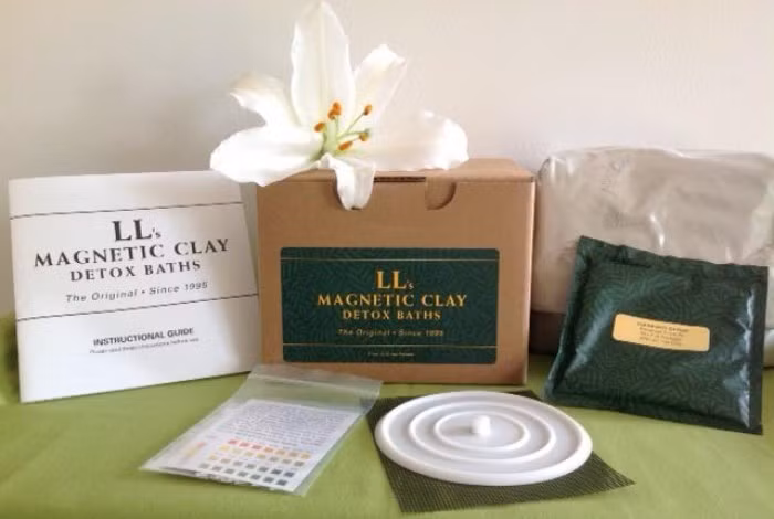 Tắm thải độc bằng đất sét từ tính: Có một loại đất sét đặc biệt đã được từ hóa để hút một số chất ra khỏi cơ thể. Loại đất sét này có thể dùng để xử lý một số tình trạng như thừa thủy ngân, thạch tín và nhôm. (Ảnh: Remediesforme)