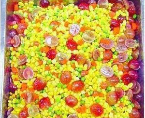 Ngô xào nho: Về mặt thị giác thì trong tất cả những món ăn rẻ tiền phục vụ tại quán ăn tự chọn dành cho sinh viên, đây mà món ăn có màu sắc hấp dẫn nhất. Đây cũng là một món có mùi rất thơm. Vị ngọt của ngô hòa với nước nho tạo thành một sự kết hợp khá thú vị. 