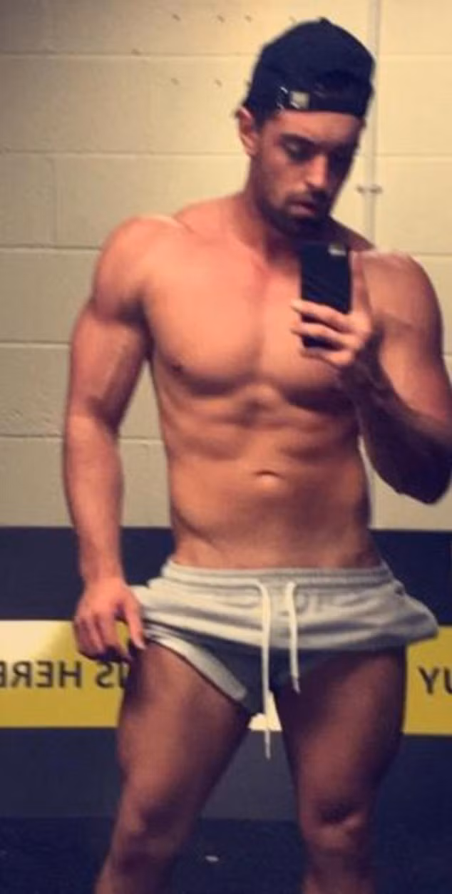 Cùng với việc vận động thường xuyên, chế độ ăn uống của Steve còn rất cân bằng. Vào bữa sáng anh thường ăn 3 quả trứng hoặc yến mạch với dâu, bữa trưa anh ăn ức gà hoặc thịt bò nạc với rất ít cơm hoặc mì pasta cùng rau xanh, bữa tối chỉ ăn nhẹ với hoa quả và các loại hạt. 