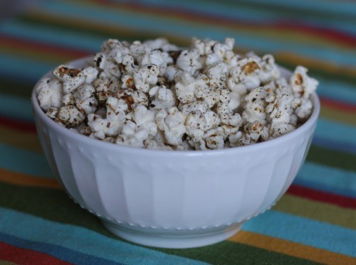 Bỏng ngô có rất nhiều chất xơ và không chứa gluten nên là món ăn vặt được ưa chuộng. Vì thế các nhà sản xuất muốn tăng thêm doanh số bằng cách thêm vào vị tảo biển để món bỏng ngô này tốt hơn cho sức khỏe.