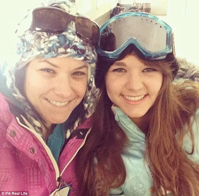 Tại đây, cô bé được xác định là bị nhiễm độc cấp tính. Nguyên nhân được cho là nhiễm vi khuẩn chết người từ băng vệ sinh dạng que (tampon). Các bác sĩ phải truyền kháng sinh liều cao trực tiếp và nhờ vậy Katrina mới có thể qua khỏi. 