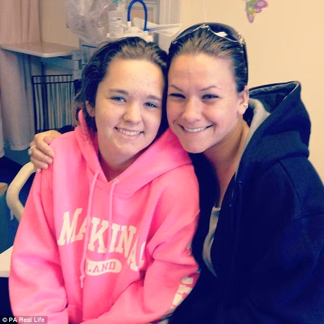 Khi thấy tình hình nhiễm “virus” ngày càng nặng hơn, Katrina được đưa tới bệnh viện trong tình trạng cơ thể yếu đến mức không cử động được chân tay, sốt cao, nôn mửa liên tục, huyết áp xuống quá thấp. Các nhân viên y tế phải nhanh chóng tìm cách ổn định huyết áp sau đó đưa Katrina vào khoa chăm sóc đặc biệt. 