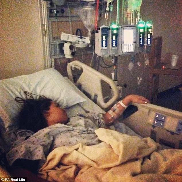 Một thiếu nữ tuổi teen đã suýt đánh mất tính mạng của mình khi bị nhiễm độc cấp tính từ băng vệ sinh dạng ống. Khi mắc phải hội chứng hiếm gặp này, Katrina Shelton, 16 tuổi, cho rằng mình chỉ bị cúm. 