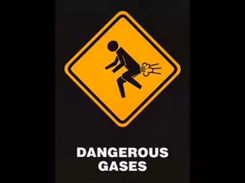 Nhiều người biết rằng khi ăn các loại đậu hạt, dù chỉ là một lượng nhỏ, thì cần cẩn thận vì nguy cơ “xì hơi” nơi công cộng rất cao. Lý do là vì hợp chất raffinose có trong đậu là một hợp chất khó tiêu hóa khiến bạn bị đầy hơi. Để giảm bớt điều này, chỉ cần ngâm đậu trong nước trước khi nấu. 