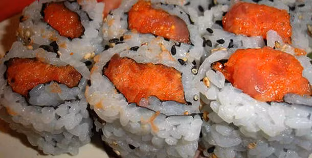 Cơm cuộn cá ngừ cay: Món ăn nổi tiếng trong giới võ sĩ đạo về độ cay của nó. Trong một thử thách mỗi người phải ăn hết 10 cuốn cơm cá ngừ cay thì gần như không có ai có thể vượt qua. 