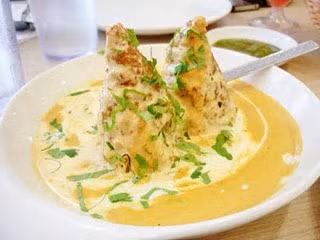 Món cà ri Ấn Độ phiên bản chay mang tên Malai Kofta được đánh giá là một trong những món cà ri ngon nhất. Vì món ăn hoàn toàn không có hành hay tỏi nên được cộng đồng người ăn chay chấp nhận rộng rãi. 