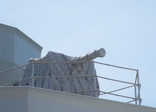 Hệ thống vũ khí trên mũi tàu.