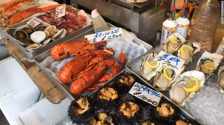 Thủ đô Tokyo của Nhật là nơi có nhiều nhà hàng đoạt sao Michellin nhiều nhất thế giới nhưng món ăn quốc túy của Nhật vẫn là sushi. 