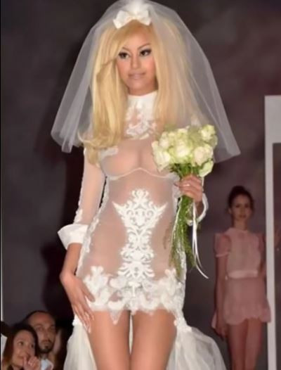 Bộ váy cưới chỉ Kim siêu vòng 3 mới mê nổi. 