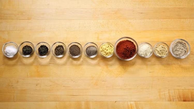 “Đây là 11 loại thảo dược và gia vị lẽ ra nên được giữ bí mật” – ông Ledington đã nói như vậy với phóng viên và còn bổ sung thêm rằng khi còn nhỏ việc của ông là trộn công thức này trên mái nhà của gara xe ô tô. Theo lời ông Ledington thì thành phần chính của công thức là hạt tiêu trắng và đây chính là thành phần mang tính bí kíp vì từ những năm 1950 thì gần như không ai biết hạt tiêu trắng là gì. 