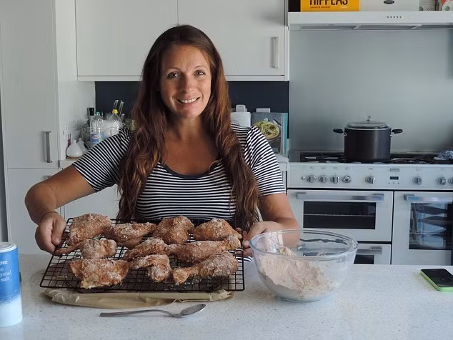 Tất nhiên là bộ phận bếp ăn của tờ Tribune đã thử nghiệm ngay với công thức này và nói rằng nó tuyệt ngon, thậm chí còn ngon hơn cả món gà rán của ông Sanders.