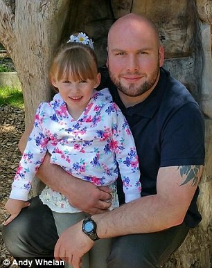 Vào tháng 10 vừa rồi, kiểm tra cho thấy mặc dù khối u không to lên nhưng lại di căn sang các bộ phận xung quanh. Như vậy cơ hội sống của Jessica đang bị mất dần đi. 