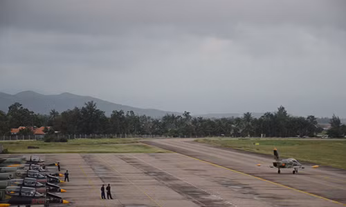 Chuyến bay khí tượng được thực hiện lúc 5 giờ 20 phút.