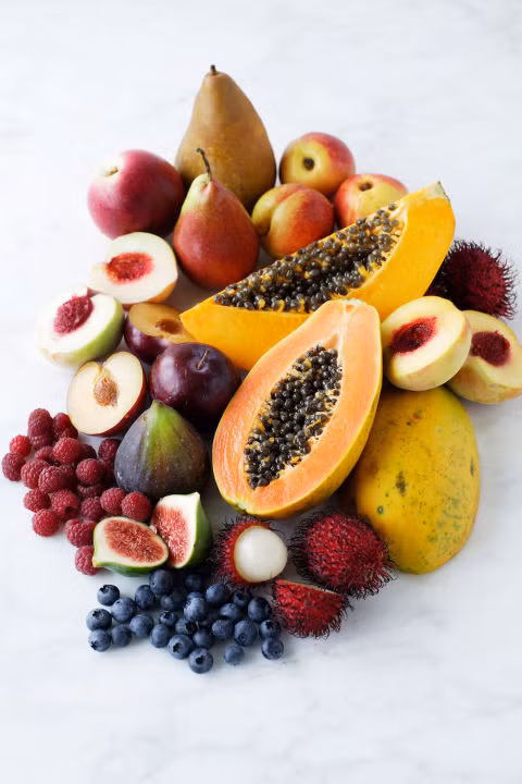 Nếu bạn thích xịt nước hoa mùi ngọt ngào của các loại trái cây, bạn là người luôn biết cách thu hút sự chú ý của người khác. Bạn là hình mẫu của sự vui vẻ và khi cần bạn có thể tán tỉnh người khác.