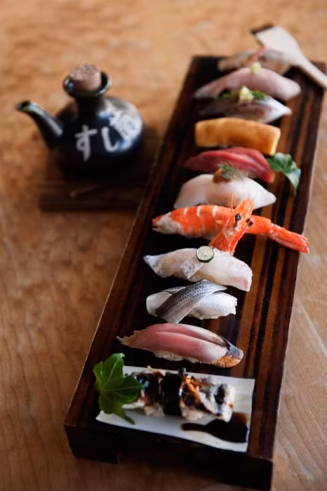 Món nướng Hibachi hay Teppanyaki là một trong những món ngon nhất của Nhật Bản. Khi ăn món nướng Hibachi, món ăn được nướng rồi cắt ngay trước mặt thực khách. Mỗi bữa ăn đều được chuẩn bị tỉ mỉ và cực kỳ ngon miệng. Một số nhà hàng còn phục vụ trà xanh hoặc trà ô long. 