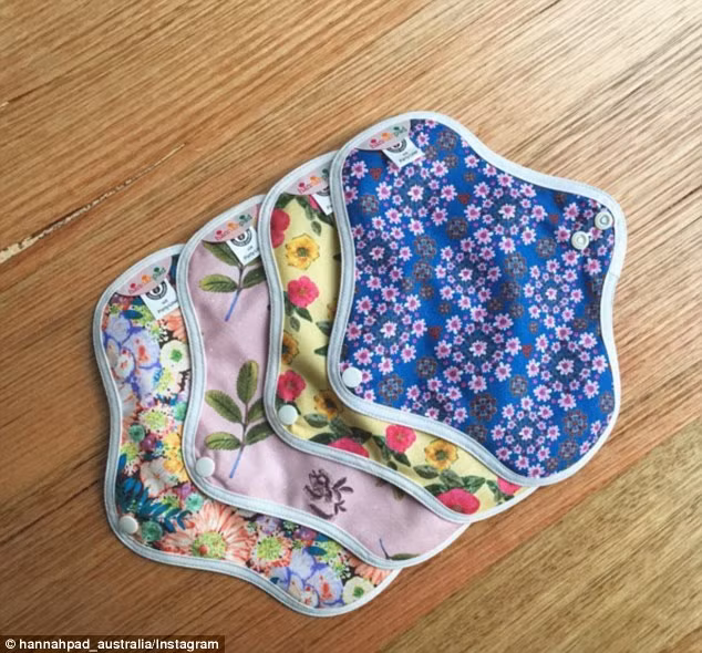 Nếu mỗi lần đến kỳ bạn lại đau bụng và đang sử dụng băng vệ sinh dùng 1 lần thì nên chuyển sang dùng băng vệ sinh dùng nhiều lần. Băng vệ sinh dùng 1 lần được làm trắng bằng chất tẩy clo và tạo ra một sản phẩm phụ gây độc là dioxin. Ngoài ra còn có hóa chất nhựa cũng như tàn dư của thuốc trừ sâu. Đây đều là những chất có hại có thể thấm qua da, đặc biệt là da vùng kín. Ngoài ra những chất độc này còn có thể đi vào máu. 