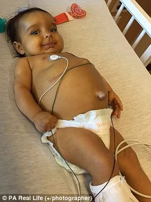 Bố của bé là Ryan Driva cho biết khi sờ vào bụng có cảm giác cứng như một tảng đá trong khi lẽ ra bụng phải mềm, thậm chí còn sờ thấy được lá gan bị cứng. Bác sĩ cho biết nếu không được cấy ghép gan trong vòng vài tháng thì bé sẽ không sống được. Lúc này bé mới chỉ 5 tháng tuổi.