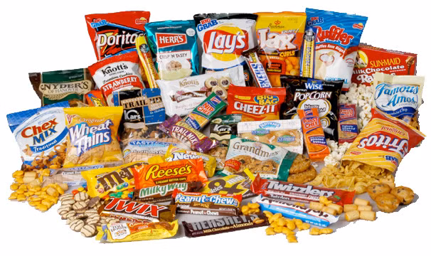 Các loại bánh snack nhiều màu sắc và hương vị sẽ có nhiều chất điều vị và hóa màu, một số có nguồn gốc từ hợp chất nguy hiểm Phthalate. Vì vậy mỗi tuần chỉ nên cho bé ăn tối đa 2 lần hoặc dưới 3 gói, tương đương 120g các loại. 