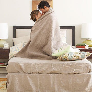 Các vấn đề tình dục: Tăng cân và sự thay đổi hình thể khiến một số bà bầu thấy mình kém hấp dẫn. Một số khác lại có nhu cầu tình dục cao hơn trong thai kỳ.