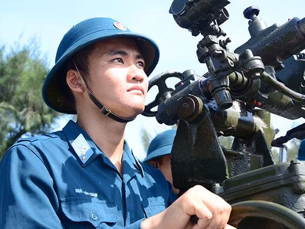 Sẵn sàng tiêu diệt mục tiêu khi có lệnh.