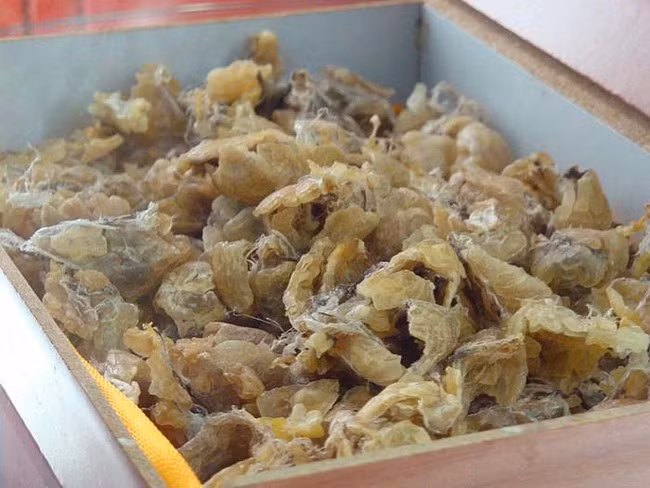 Hasma là một món tráng miệng khá ngon của Trung Quốc nhưng nguyên liệu của món này lại là thứ ít ai muốn ăn, đó chính là ếch khô. 