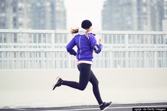 Thay đổi bài tập: Song song với chạy bộ thì các bài tập có điều kiện khác như tập luyện đối kháng, yoga, pilates không chỉ giúp cải thiện tư thế, sự cân bằng và giảm thiểu chấn thương mà còn tăng cường sức khỏe cơ bắp dành cho việc chạy bộ, tăng phạm vi vận động đồng thời giúp cho việc tập luyện không bị nhàm chán. 