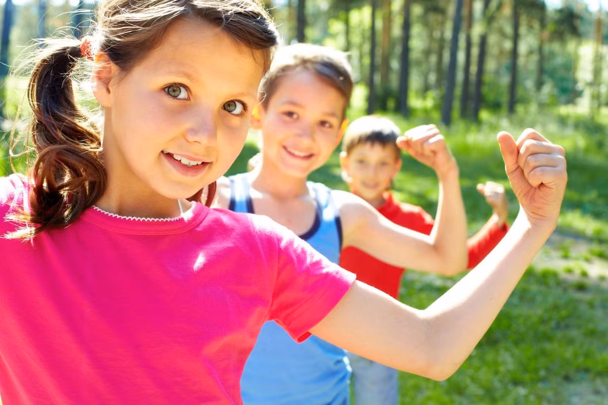 Tăng trưởng chiều cao là một quá trình phức tạp cần có vài loại hormone để kích thích các hoạt động sinh học khác nhau diễn tra trong máu, nội tạng , cơ và xương. 