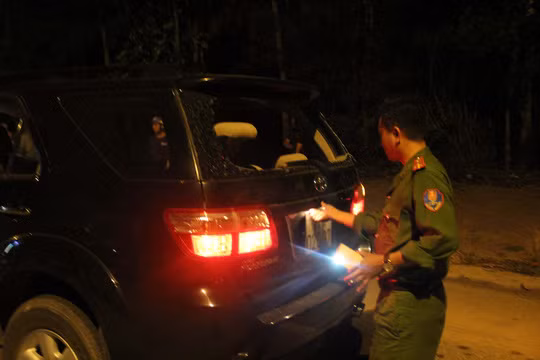 Quang Ngai: Hen nhau thanh toan bang sung, nao loan ca thanh pho-Hinh-2