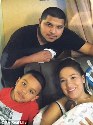 Cặp vợ chồng đã có 1 cậu con trai này cho biết “mỗi ngày với bé Rayden đều là một cuộc chiến, việc bé đã sống qua được 1 tháng cũng đã là một điều kỳ diệu". (Nguồn ảnh: Dailymail)