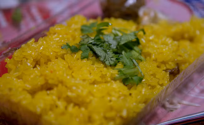 Đối với những người yêu thích món khoai tây nghiền, một trong những cách để tăng thêm giá trị dinh dưỡng và màu sắc cho món ăn này là cho thêm một chút bột nghệ. Tương tự như vậy đối với cơm và các món tinh bột khác. 