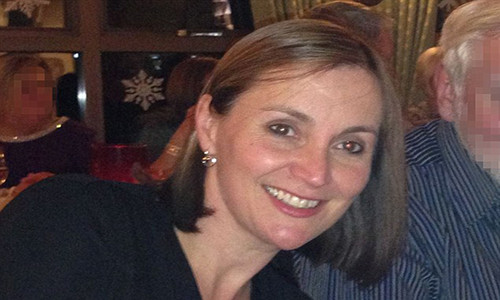 Bất kỳ người nào cũng có thể bị biến chứng nhiễm trùng máu nhưng người già và những người có hệ miễn dịch yếu dễ bị hơn. Điều trị sớm nhiễm trùng máu bằng kháng sinh và truyền tĩnh mạch cũng làm tăng cơ hội sống sót.