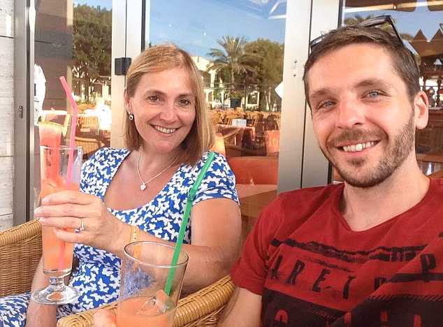 Chỉ sau một đêm, tình trạng của cô Smith trở nặng hơn, phải chuyển sang khoa chăm sóc đặc biệt, gắn máy thở và tăng liều kháng sinh. Nhưng mọi chuyện đã quá muộn, cô bắt đầu bị suy tạng, một buổi tối muộn cô suy tim, suy thận và suy hô hấp rồi qua đời. 