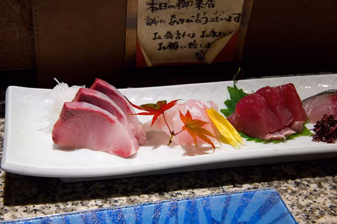 Món ăn với tên gọi “Thịt nụ anh đào” không liên quan gì đến hoa anh đào mà được làm từ thịt ngựa tươi nên có màu sắc rất đẹp. 